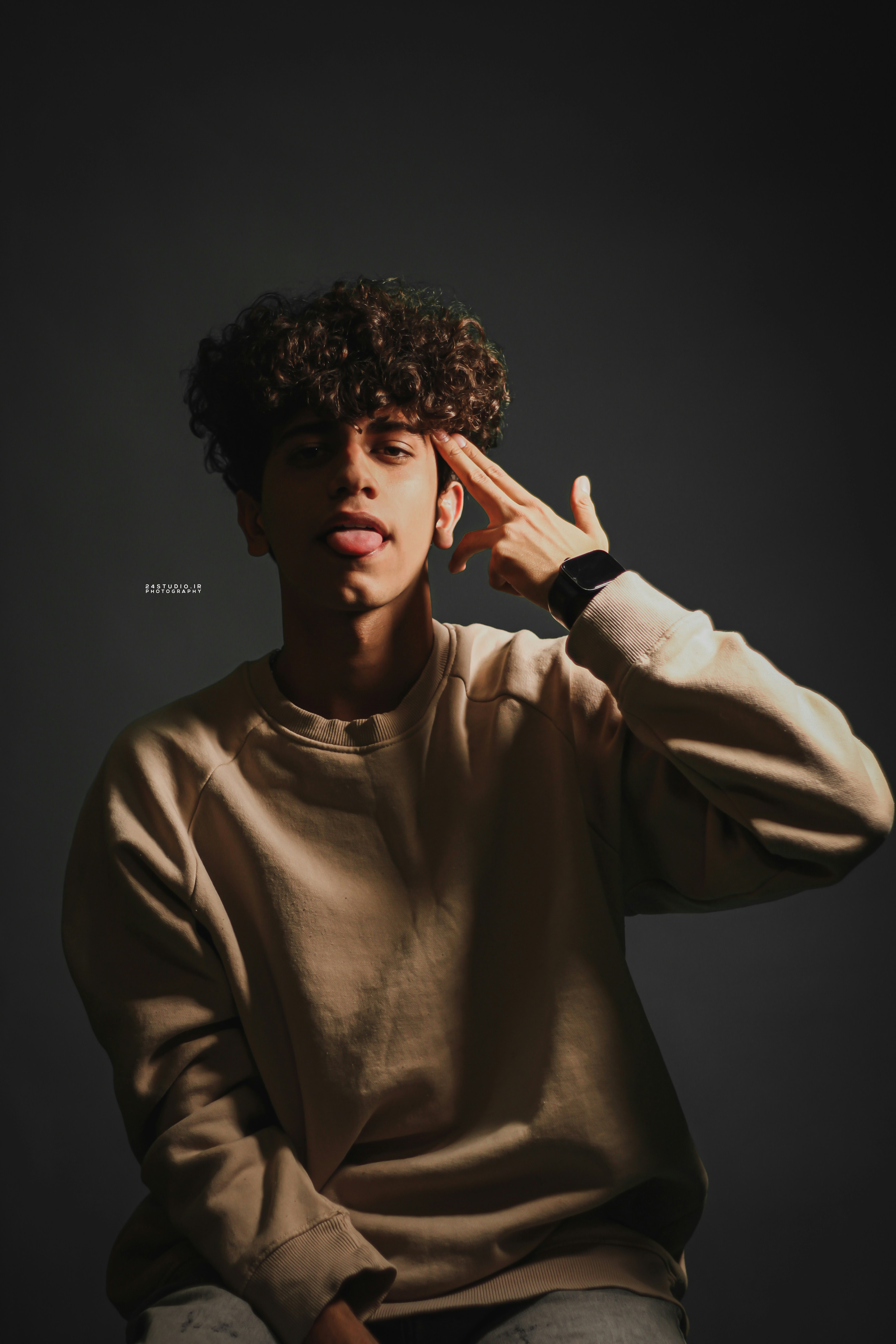 18K金手链佩戴贴合与稳光质感展示